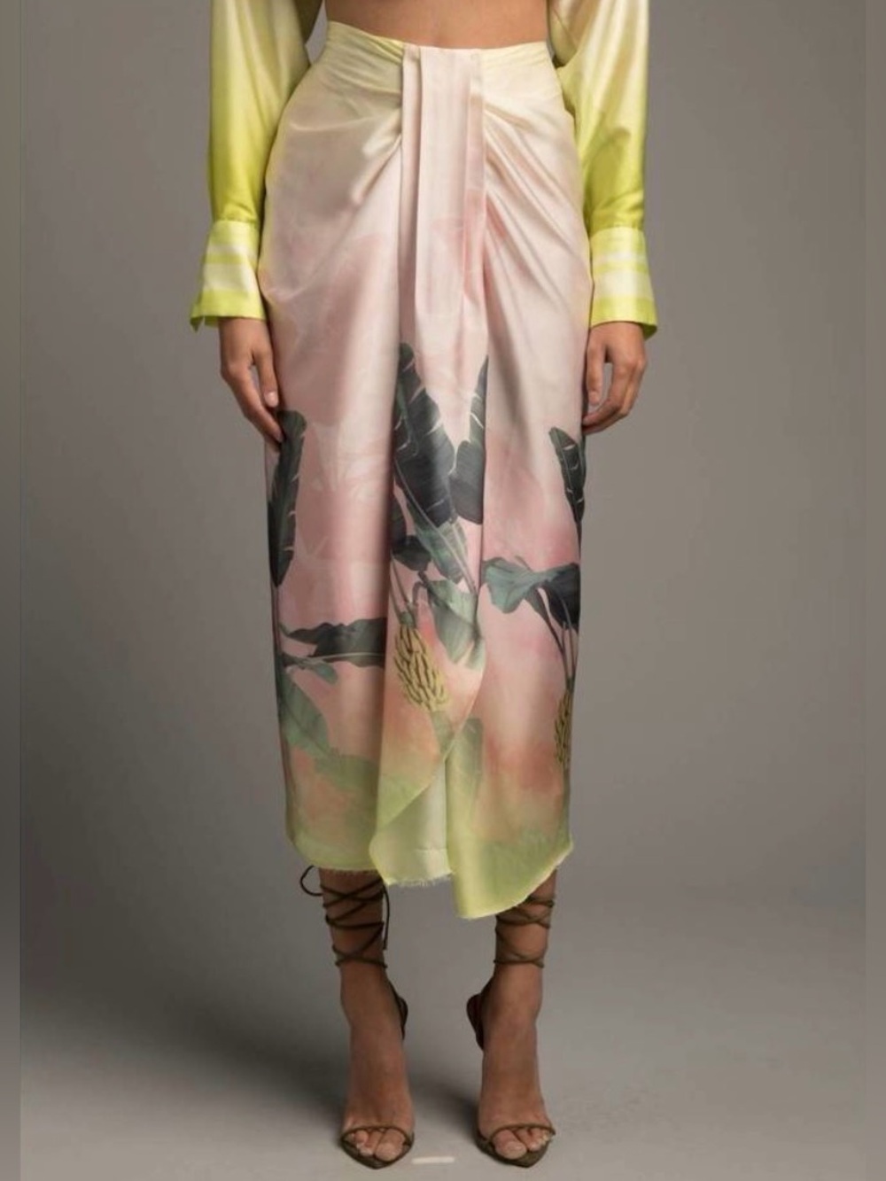 LE SUPERBE NWT Lulu Parreo Skirt Banana Palms Size 2